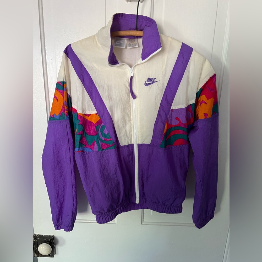 Woman’s vintage Nike bomber jacket